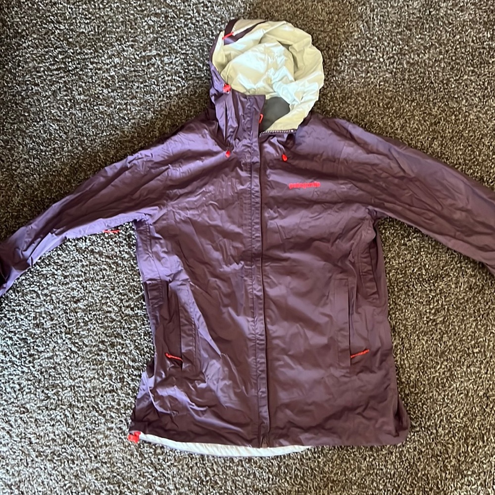 Patagonia womens raincoat size small